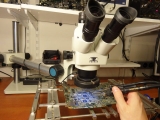 Precyzyjne lutowanie pod mikroskopem